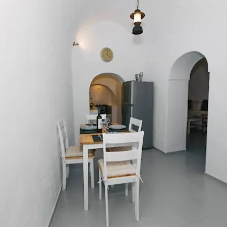 Semesterbostad Santoimage House